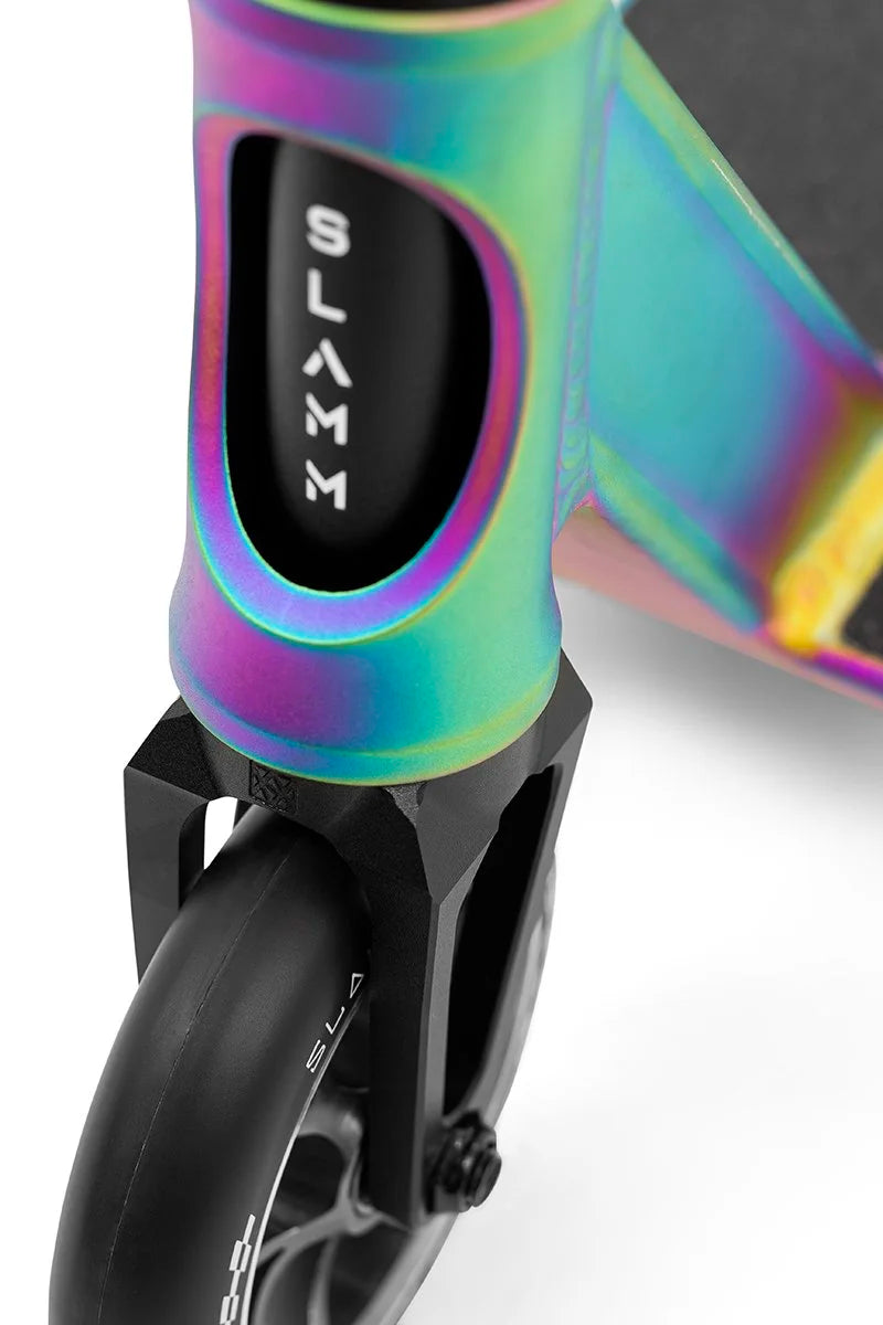 Slamm Assault Pro Scooter Neochrome - deck detail